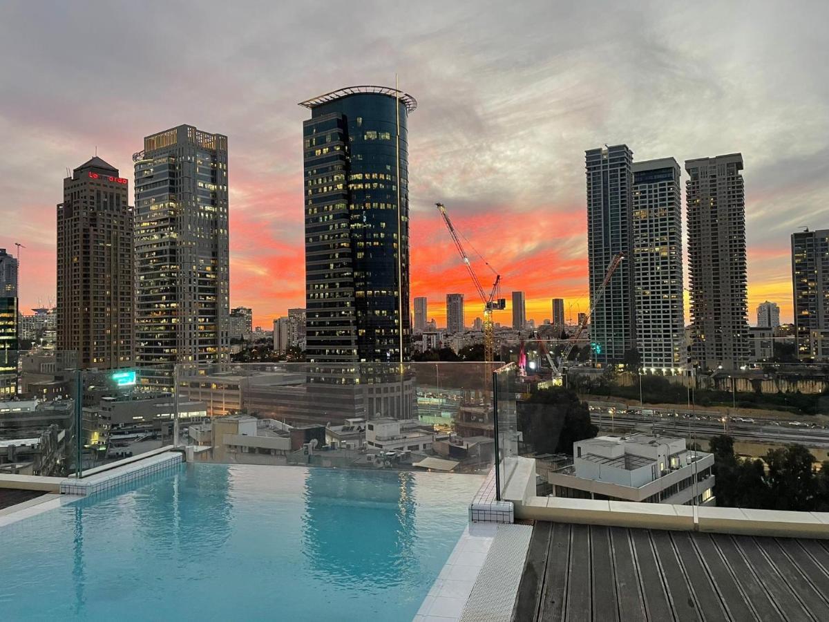 Hotel Indigo Tel Aviv - Diamond District By Ihg Giv'atayim Luaran gambar View from rooftop pool at The Standard East Village