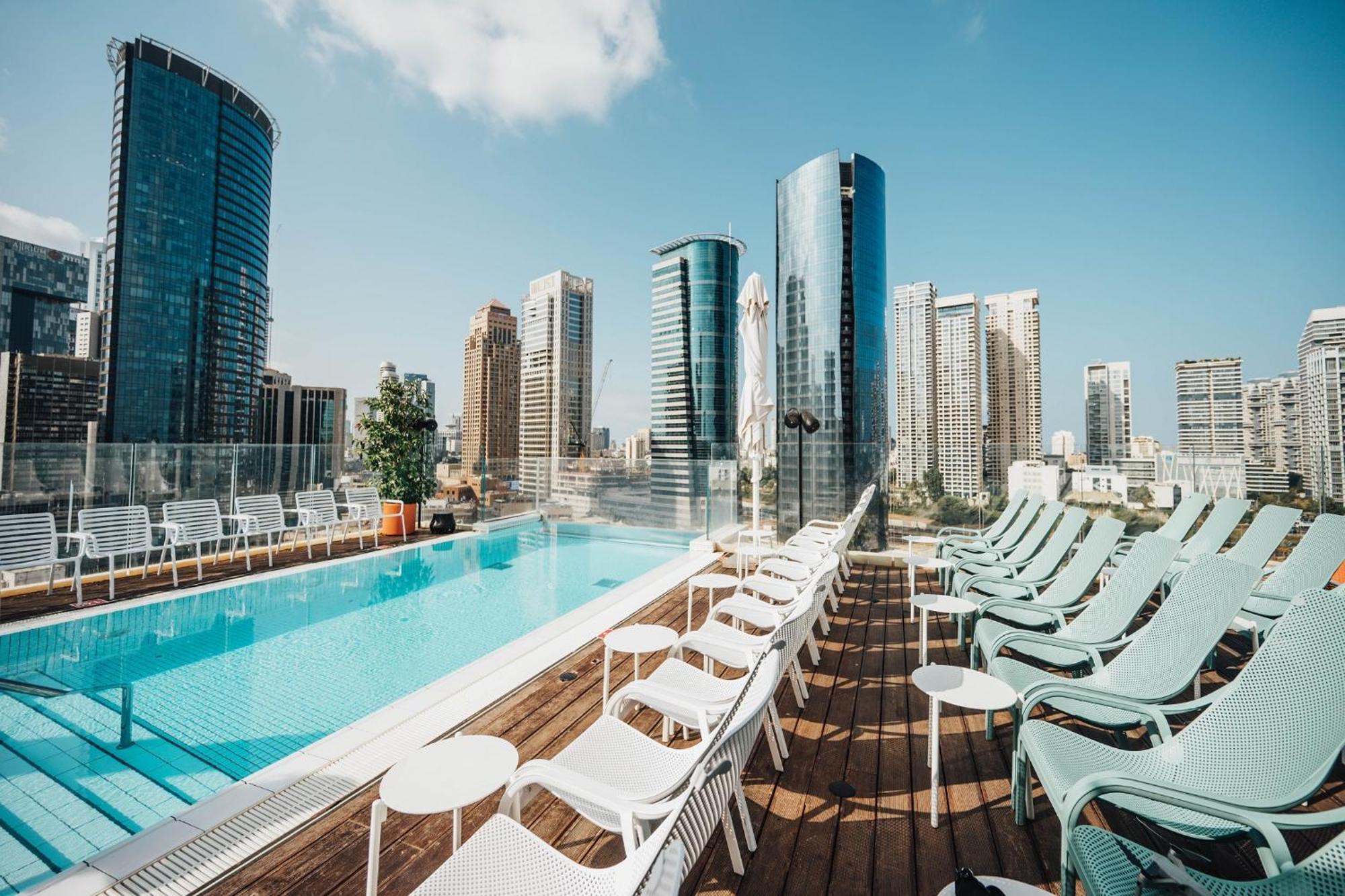 Hotel Indigo Tel Aviv - Diamond District By Ihg Giv'atayim Luaran gambar Rooftop pool at the Hilton Tel Aviv
