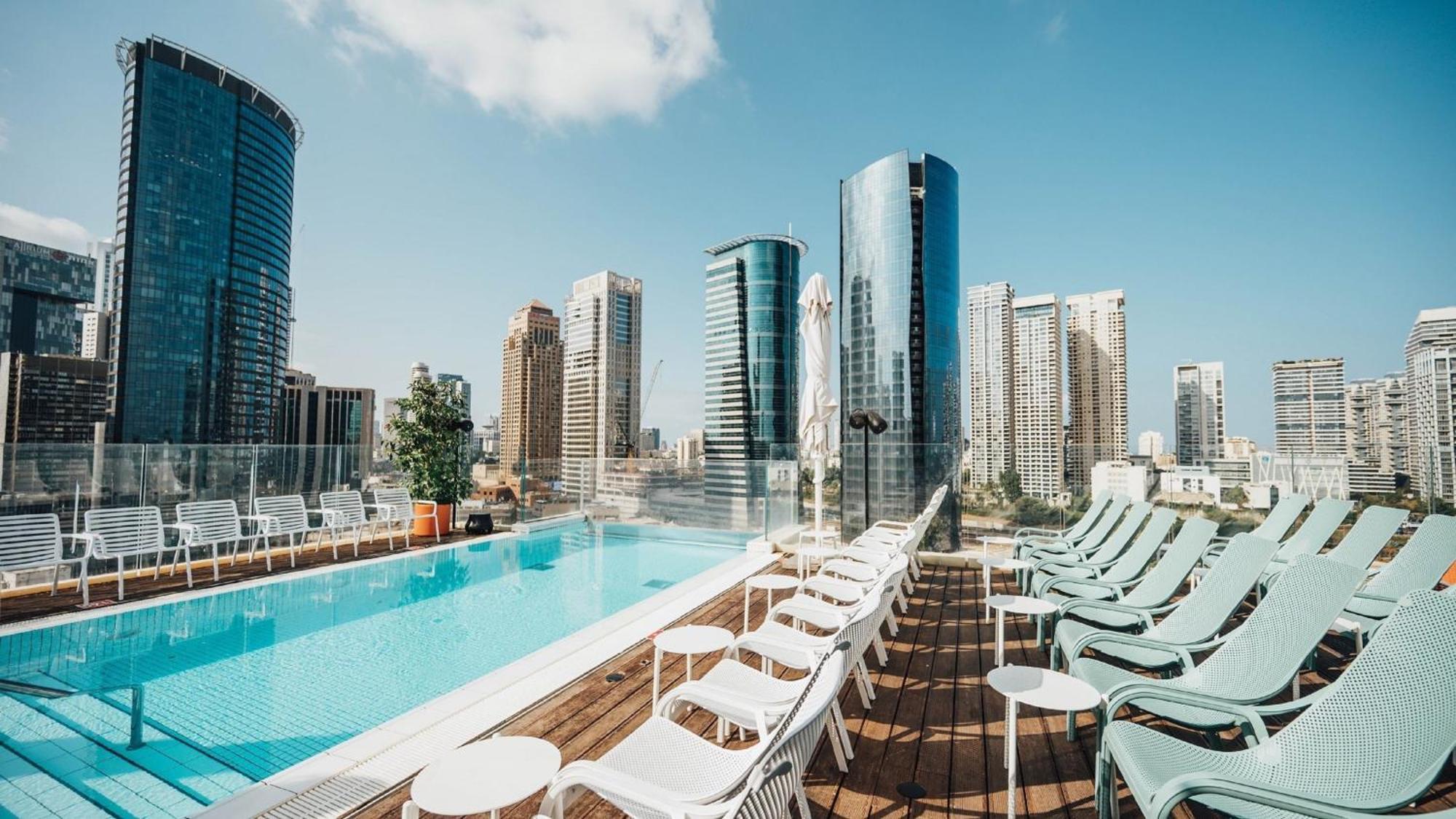 Hotel Indigo Tel Aviv - Diamond District By Ihg Giv'atayim Luaran gambar Rooftop pool at the Four Seasons Hotel
