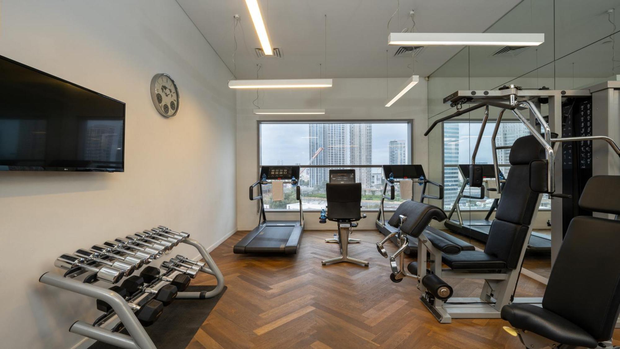 Hotel Indigo Tel Aviv - Diamond District By Ihg Giv'atayim Luaran gambar The gym at the hotel